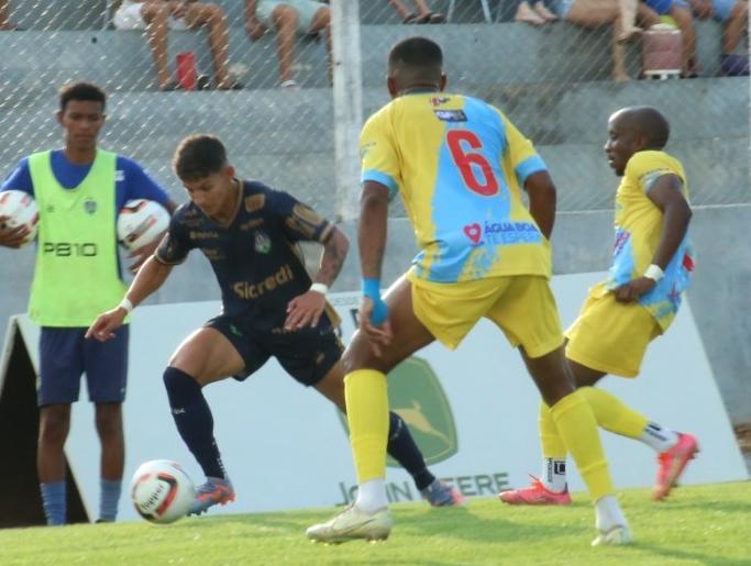 Mutum vence o Araguaia e entra no G4