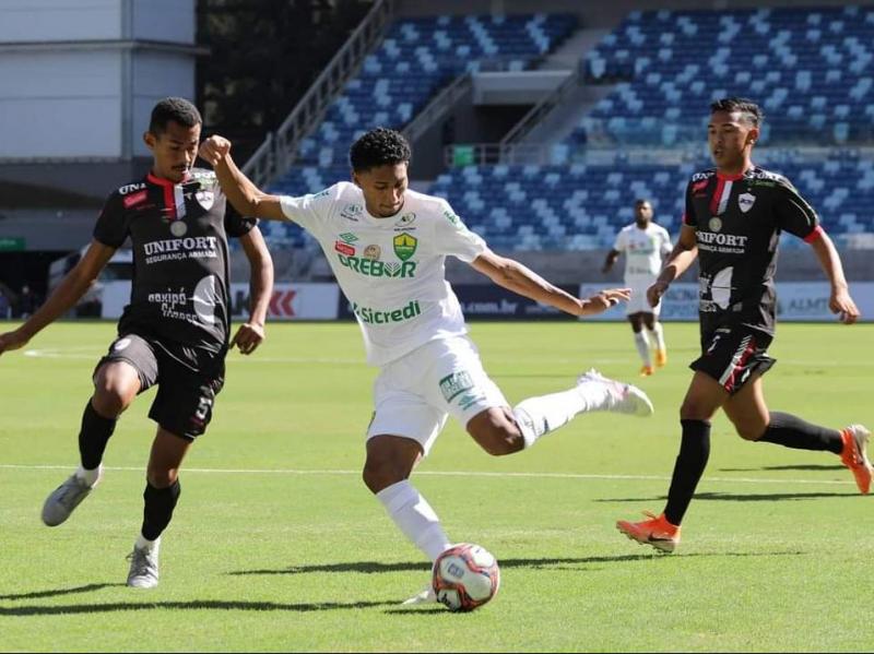 Cuiabá volta a vencer o Ação por 2 a 0, e garante vaga na decisão