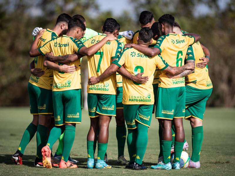 Cuiabá empata com Santos