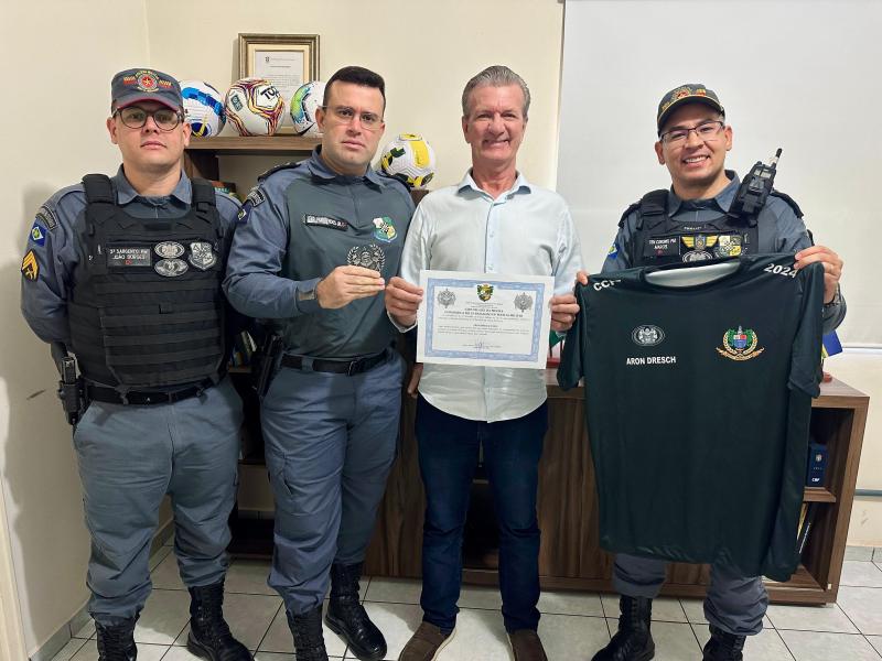 Aron Dresch recebe condecoração da Polícia Militar