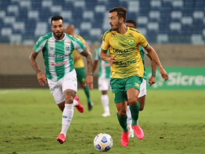 Elton marca no fim, e Cuiabá estreia com empate no Brasileirão 