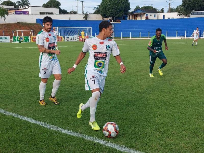 Com gols no finalzinho, clássico da soja termina empatado