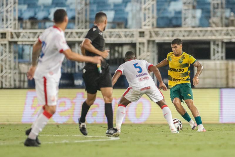 Cuiabá marca três vezes e vence o Náutico na Arena Pantanal